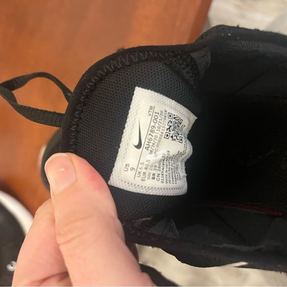 Nike Women’s Air Max 270- good used condition size 9 - Picture 6 of 9